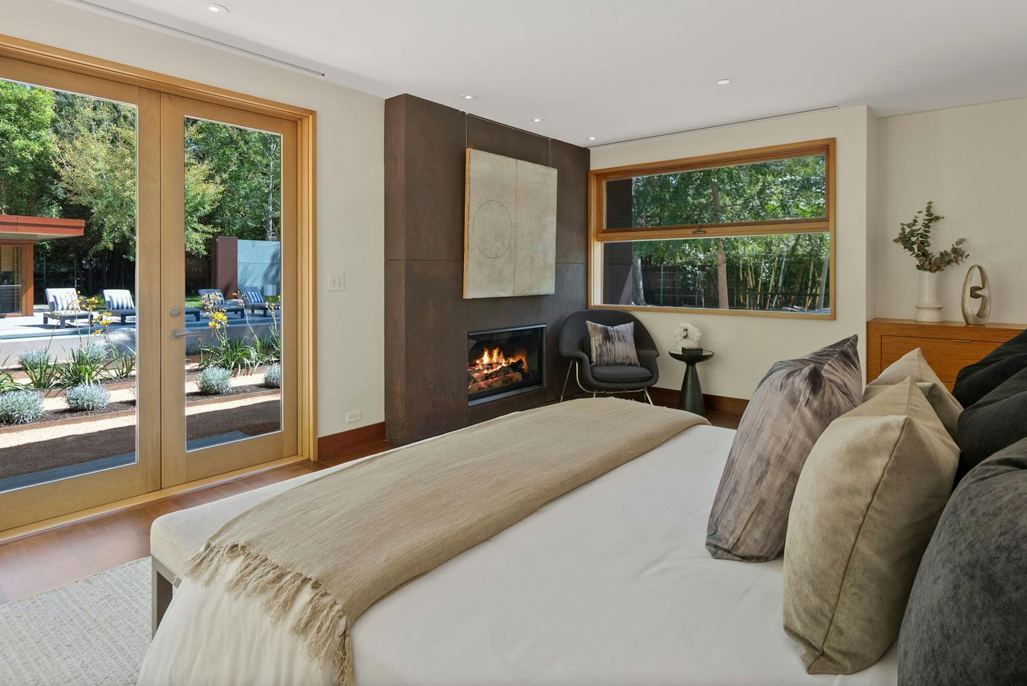 Meridith-Baer-Home-Home-Staging-California-Luxury-Homes-Ringwood-Transitional-Bedroom